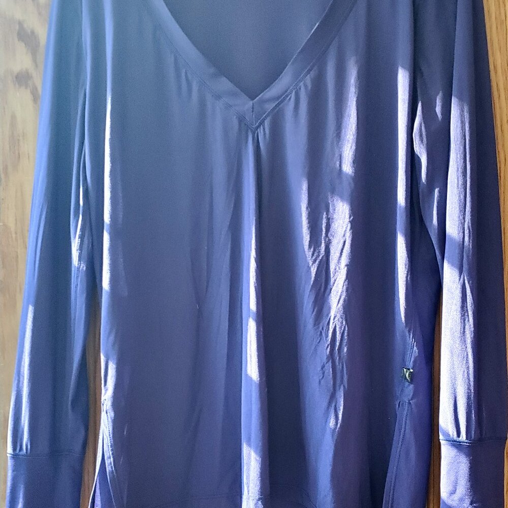 Lululemon Long Sleeve Sheer V Neck Purple Blue size 8
